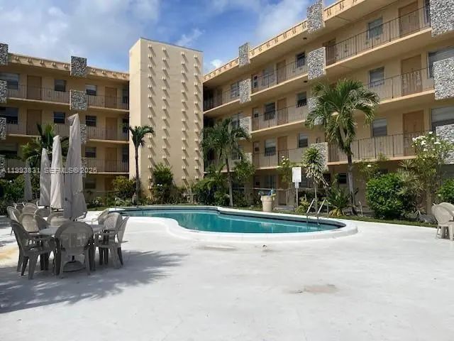 2145 Pierce Street #403, Hollywood
