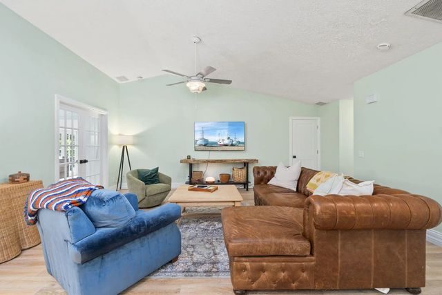 5 of 32 - 1904 Ne Avenida Dracaena, Jensen Beach, FL