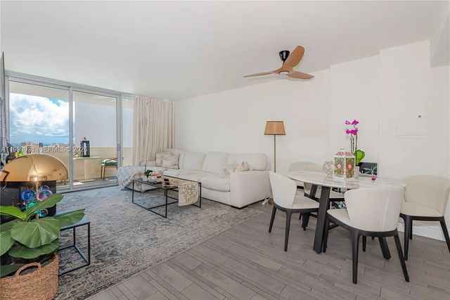 3 of 31 - 1100 West Avenue #1427, Miami Beach, FL