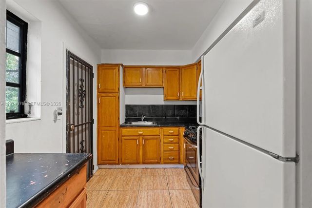 5 of 44 - 9201 Nw 33rd Ave Road, Miami, FL