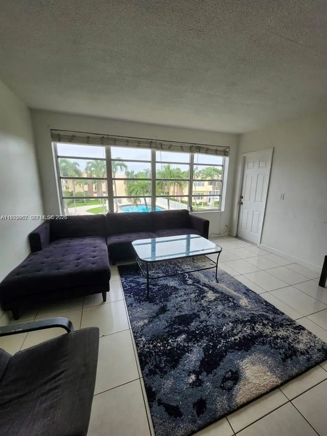 5 of 16 - 851 Ne 14th Avenue #420, Hallandale Beach, FL