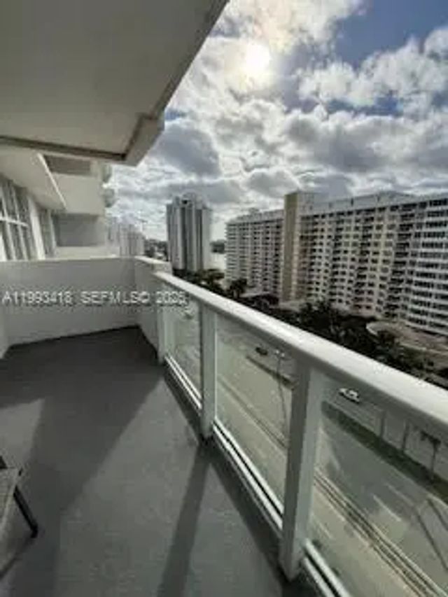 2 of 36 - 5601 Collins Avenue #1219, Miami Beach, FL