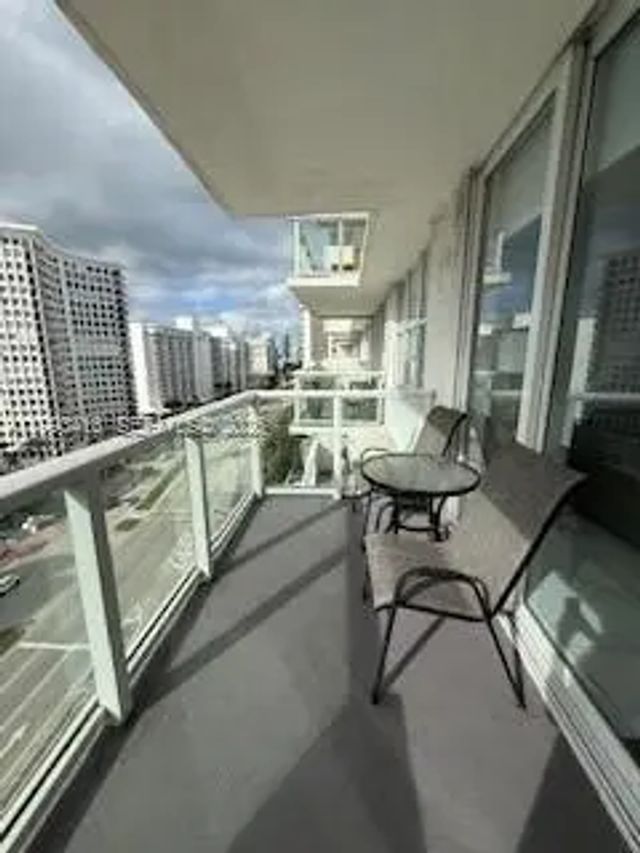 4 of 36 - 5601 Collins Avenue #1219, Miami Beach, FL
