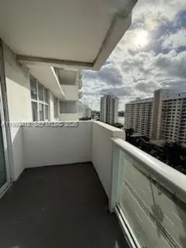 5 of 36 - 5601 Collins Avenue #1219, Miami Beach, FL