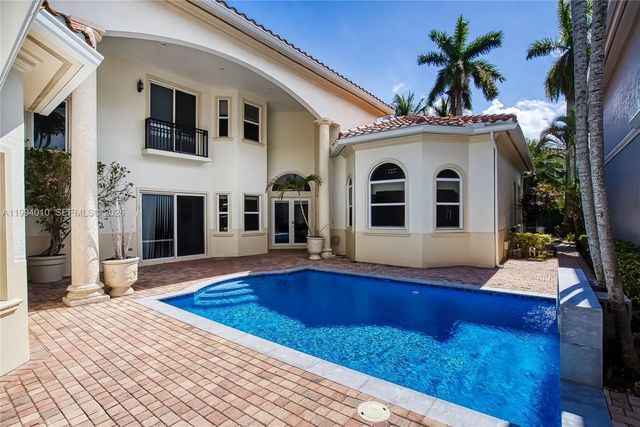 920 Captiva Drive, Hollywood