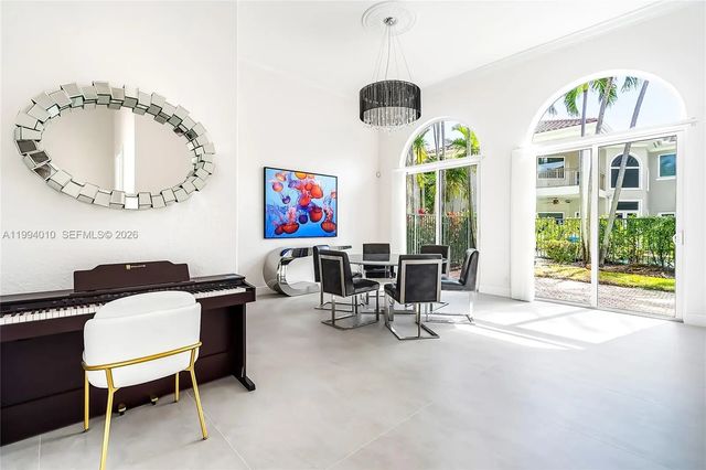 2 of 39 - 920 Captiva Drive, Hollywood, FL