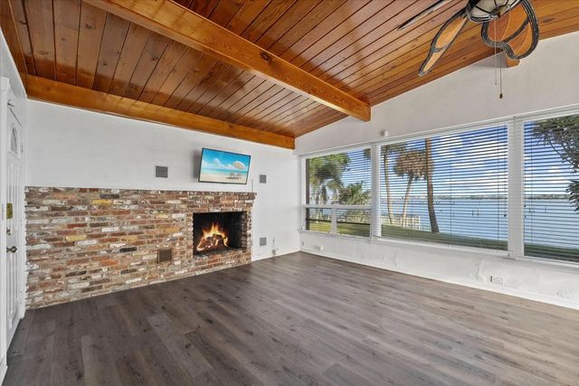 5 of 17 - 101 S Colorado Avenue, Stuart, FL