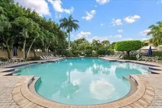 3 of 10 - 112 Lancaster Way, Royal Palm Beach, FL