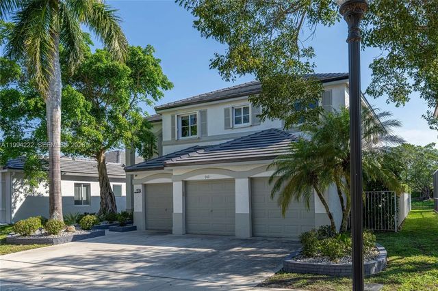 3 of 55 - 910 Sunflower Circle, Weston, FL