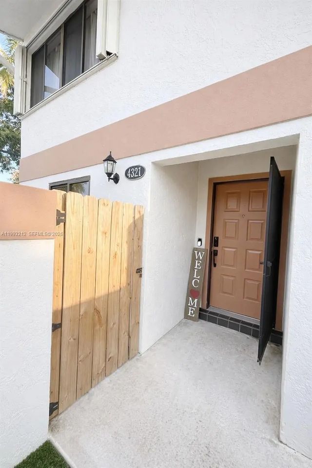 4321 Sw 70th Terrace, Davie