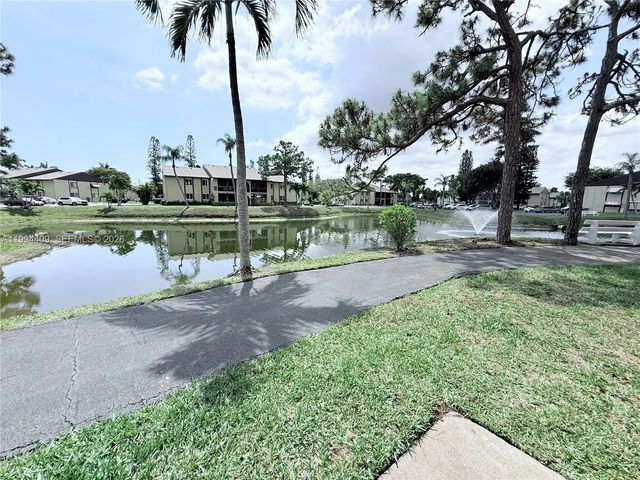 2 of 21 - 340 Pine Ridge Circle #c-1, Greenacres, FL