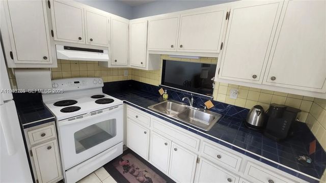2 of 24 - 4299 Nw 16th Street #209, Lauderhill, FL