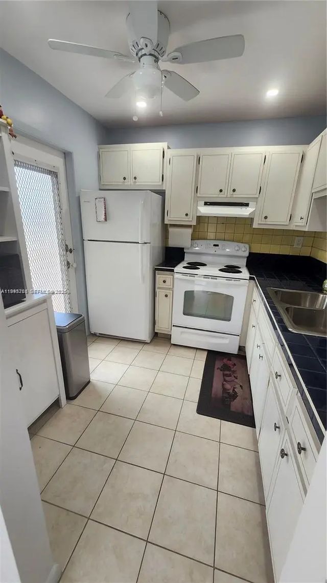 3 of 24 - 4299 Nw 16th Street #209, Lauderhill, FL