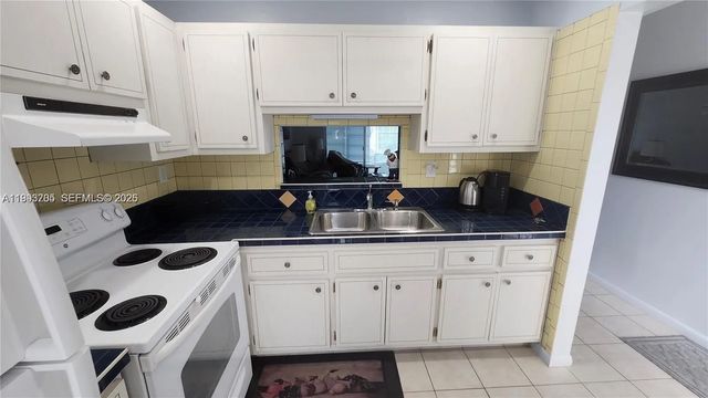 5 of 24 - 4299 Nw 16th Street #209, Lauderhill, FL