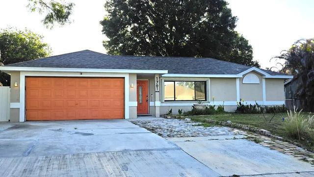 1761 Sw Monterrey Lane, Port St. Lucie