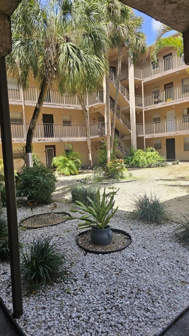 2840 Somerset Drive #418m, Lauderdale Lakes