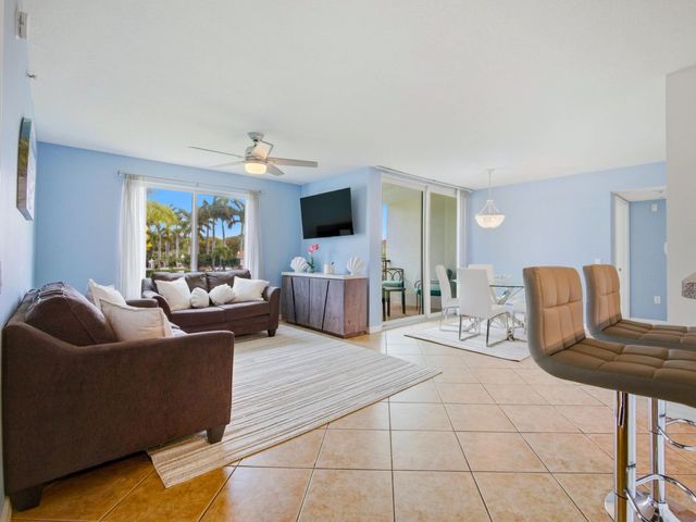 316 Villa Circle, Boynton Beach