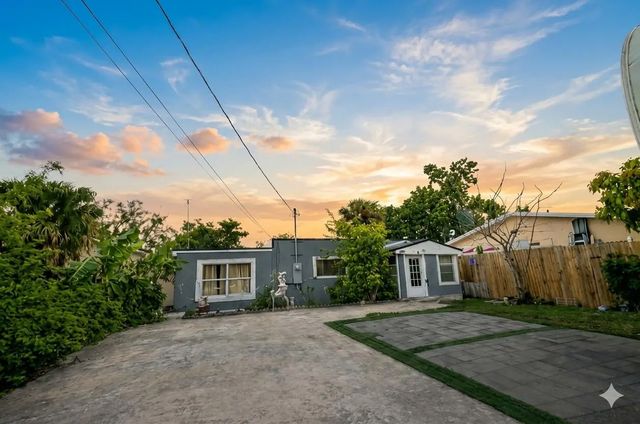 2 of 8 - 2686 Summit Boulevard, West Palm Beach, FL