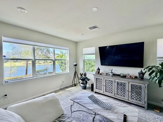 4924 Greenway Drive, Hollywood