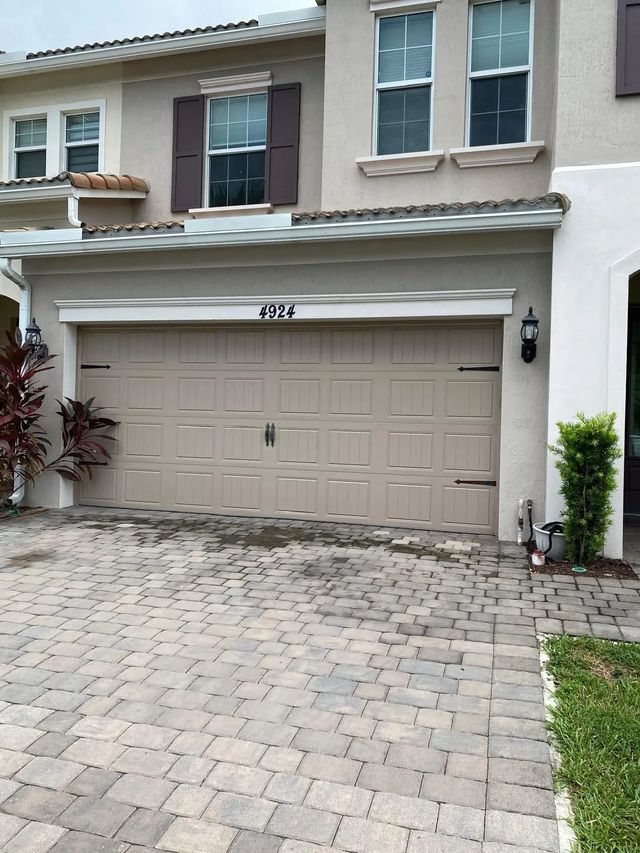 3 of 48 - 4924 Greenway Drive, Hollywood, FL