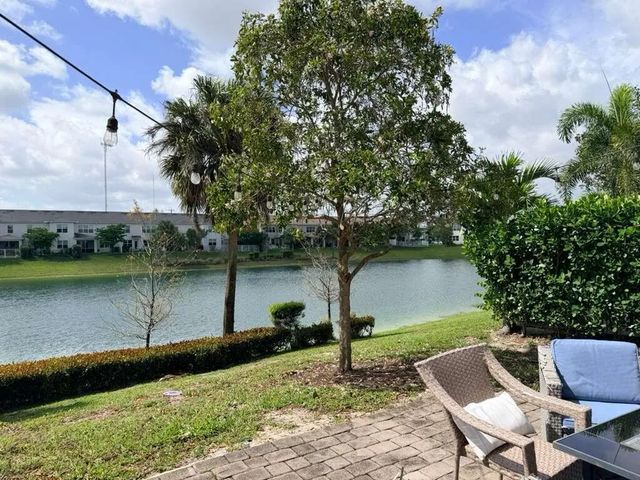 4 of 48 - 4924 Greenway Drive, Hollywood, FL
