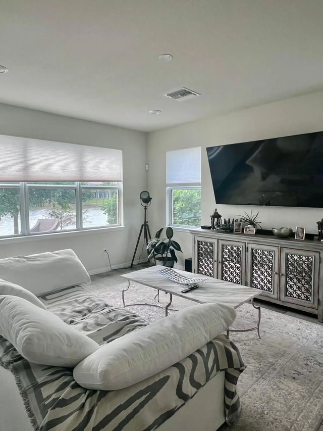 5 of 48 - 4924 Greenway Drive, Hollywood, FL