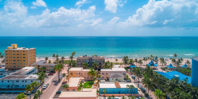 5 of 26 - 311 Connecticut Street #4, Hollywood, FL