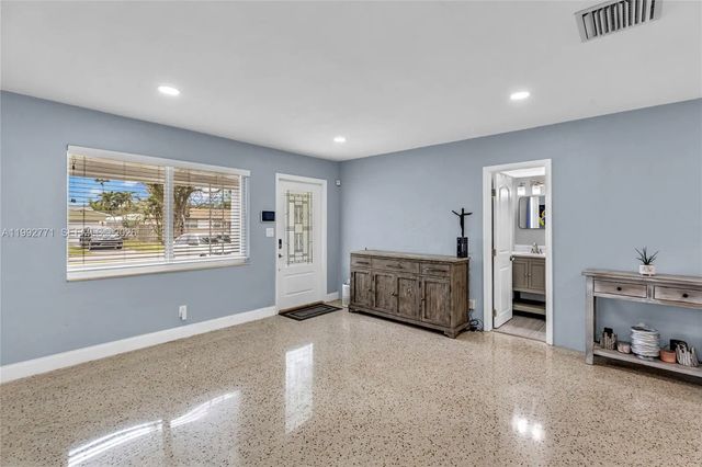 4 of 31 - 819 N 32nd Avenue, Hollywood, FL