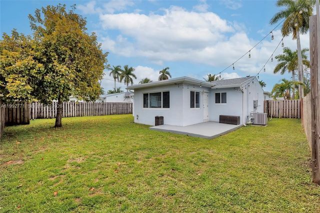5 of 31 - 819 N 32nd Avenue, Hollywood, FL