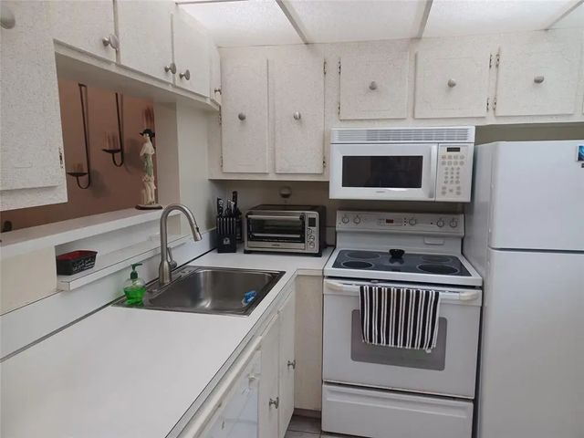 3 of 17 - 1391 S Ocean Boulevard #105, Pompano Beach, FL