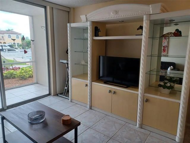 4 of 17 - 1391 S Ocean Boulevard #105, Pompano Beach, FL