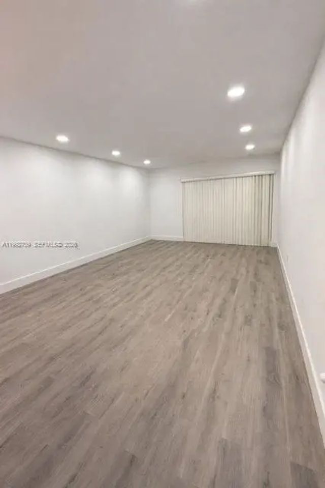 3 of 11 - 1555 W 44th Place #247, Hialeah, FL