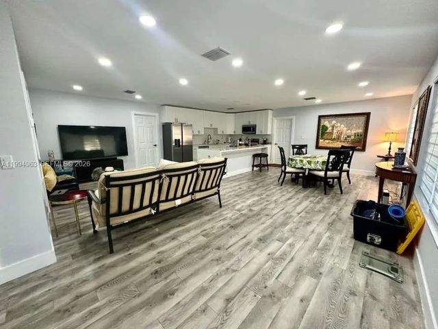 3 of 6 - 628 Sw 6th Avenue, Hallandale Beach, FL