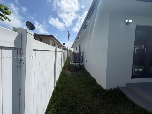 4 of 32 - 644 Nw 6th Court, Hallandale Beach, FL