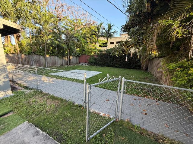 5 of 26 - 3373 Sw 29th Terrace, Miami, FL