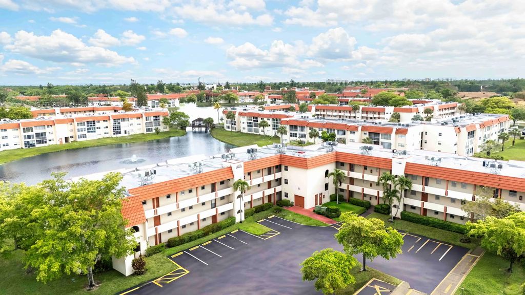 2800 Sunrise Lakes Drive W #apt 301, Sunrise