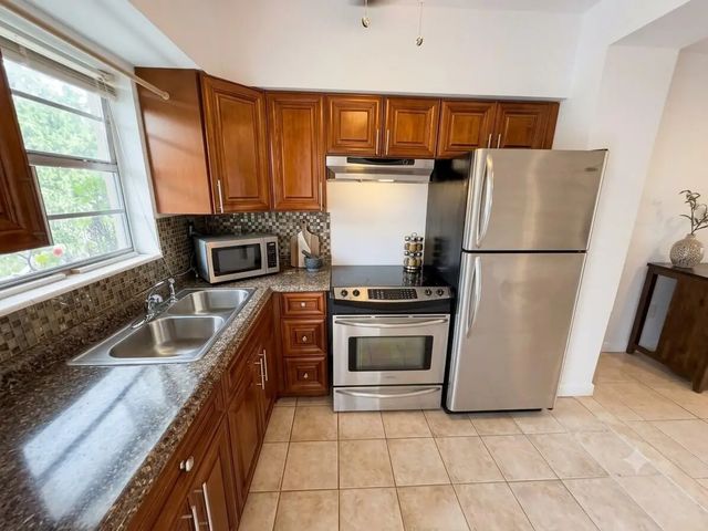 4 of 19 - 6560 Winfield Boulevard #102, Margate, FL