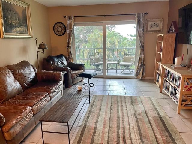 1000 Hillcrest Court #308, Hollywood