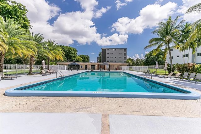 3 of 28 - 1000 Hillcrest Court #308, Hollywood, FL