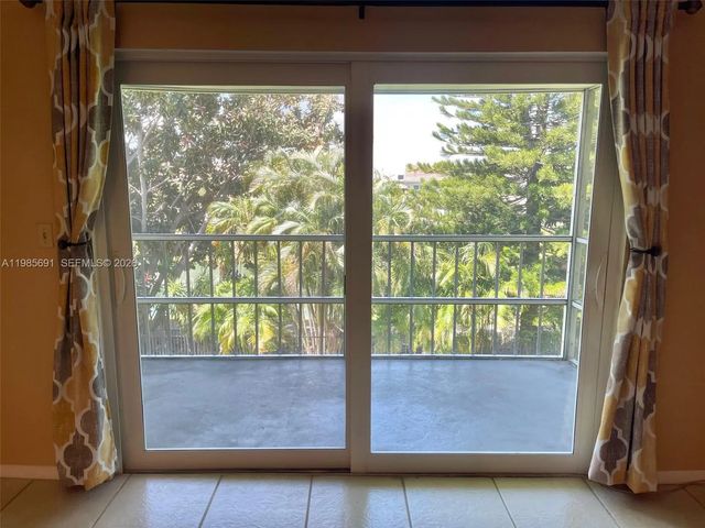 4 of 28 - 1000 Hillcrest Court #308, Hollywood, FL