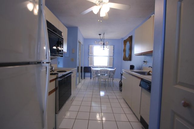 2 of 40 - 6768 N 10th Avenue N #303, Lake Worth, FL
