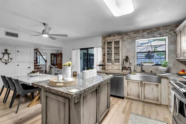 8106 Sw 23rd Street #28a, North Lauderdale