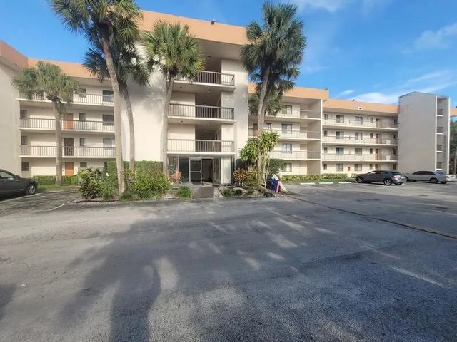 2 of 77 - 5917 Via Vermilya #206, Lake Worth, FL