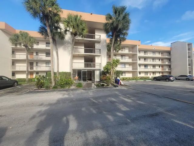 3 of 77 - 5917 Via Vermilya #206, Lake Worth, FL