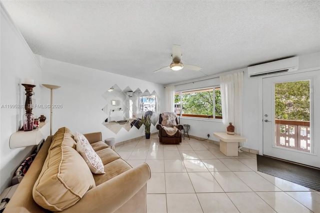 2 of 24 - 1015 Sw 11th Avenue #15k, Hallandale Beach, FL