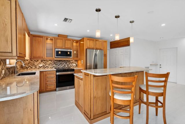 4 of 56 - 648 Nw 30th Court, Wilton Manors, FL