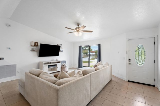 3 of 27 - 452 Sw David Terrace, Port St. Lucie, FL