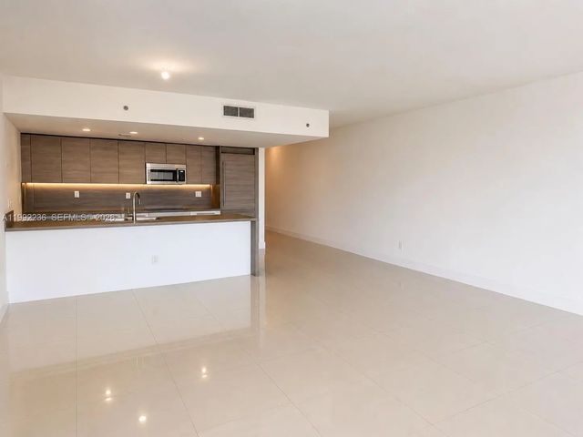 4 of 30 - 400 Sunny Isles Boulevard #819, Sunny Isles Beach, FL