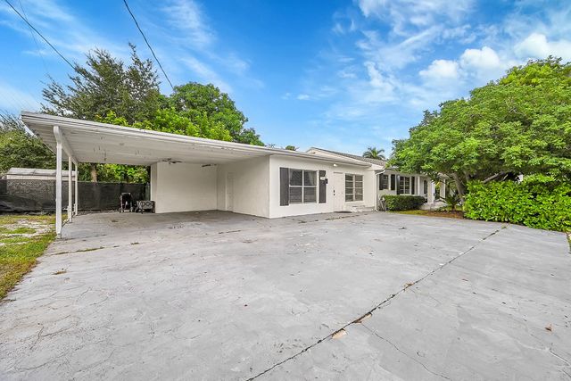 2 of 28 - 1331 S Palmway, Lake Worth Beach, FL