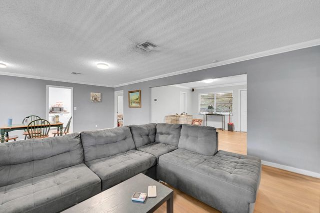 3 of 28 - 1331 S Palmway, Lake Worth Beach, FL